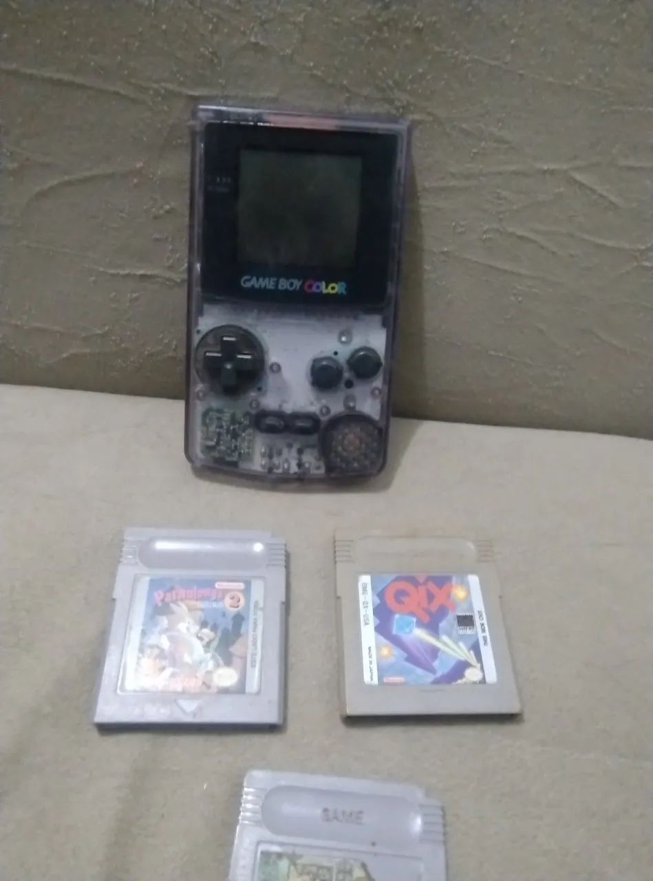 Vendo game boy color com 3 fitas