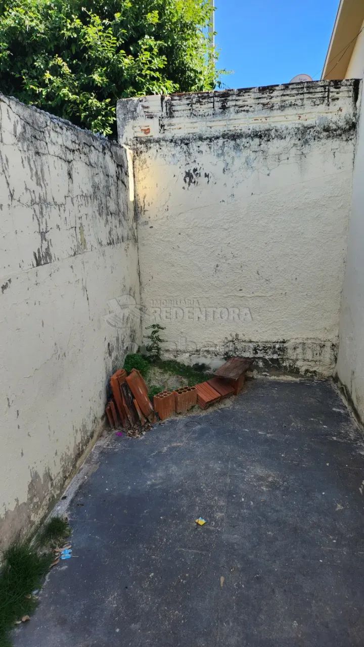 Boa casa de fundo com 1 dormitório - Foto 2