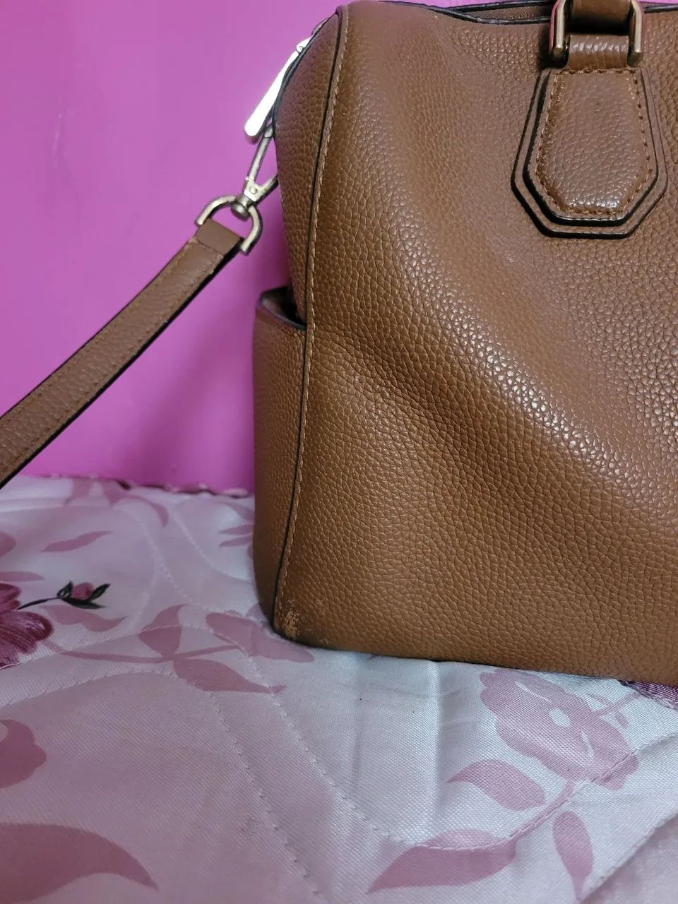 bolsa Michael Kors Mercer Medium Duffle em couro legítimo marrom - Foto 4