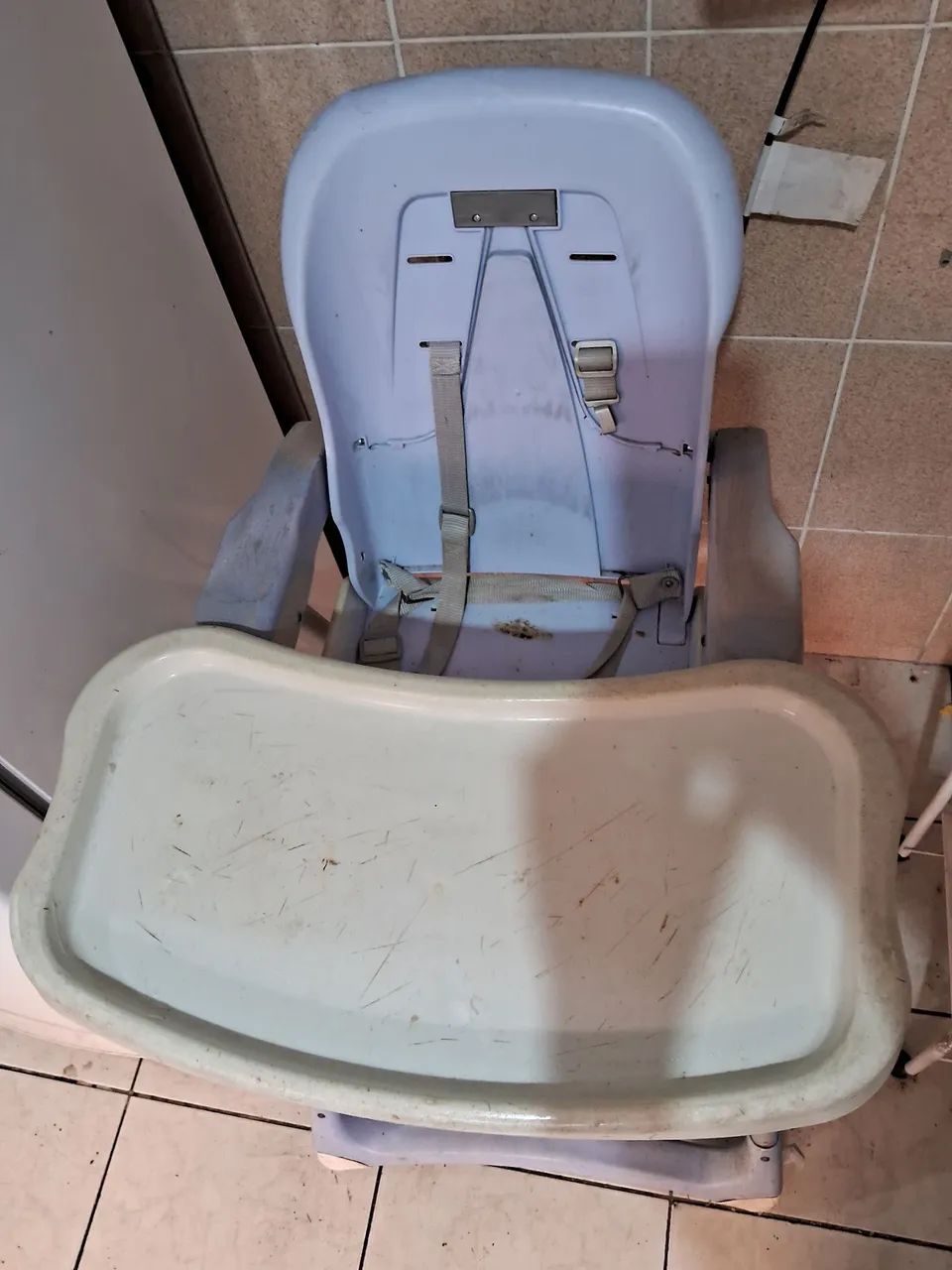 Cadeira infantil pra alimentação.  - Foto 2