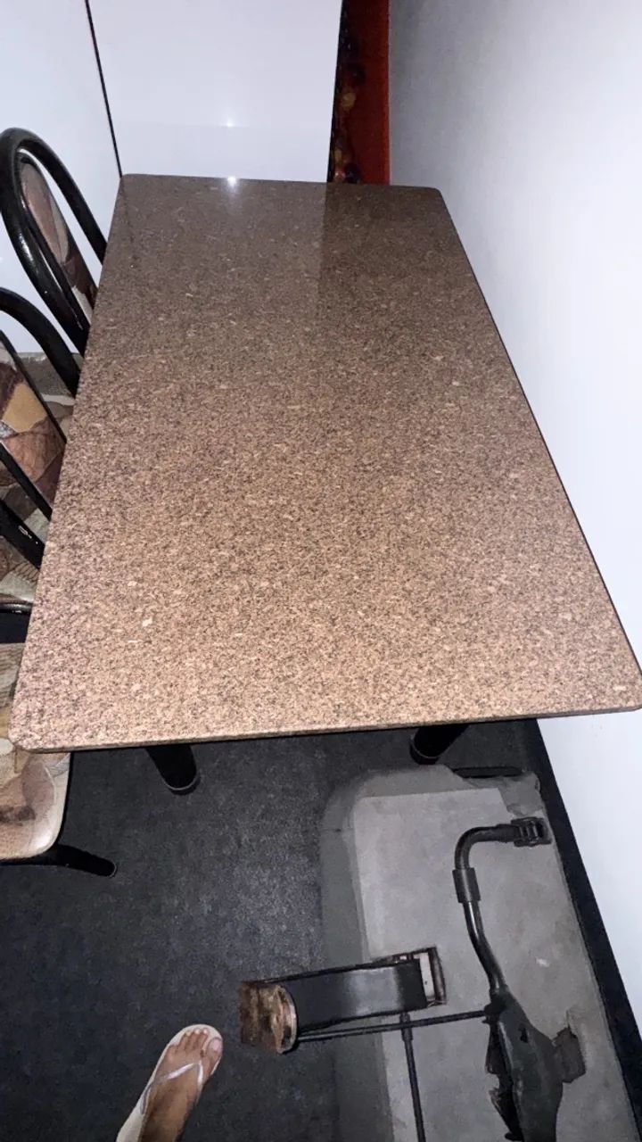 Mesa de mármore com 5 cadeiras  - Foto 3