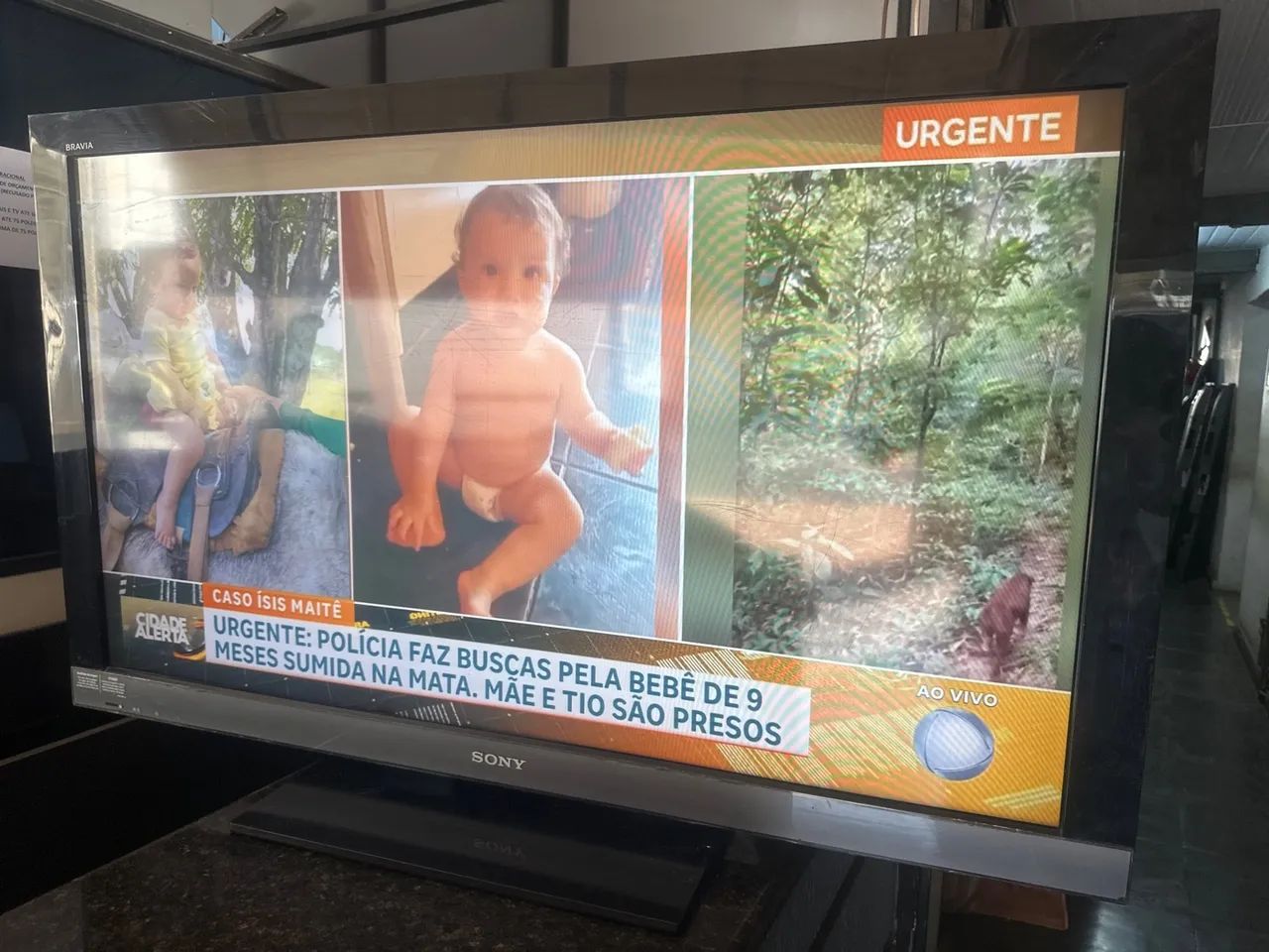 Tv Sony 46 polegadas lcd com alguns arranhões , funciona perfeitamente 