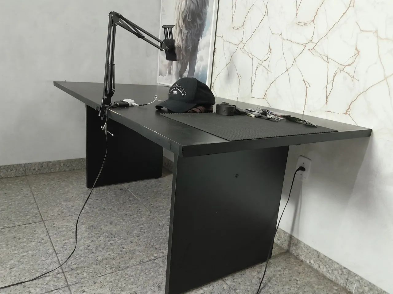 Mesa de escritório grande, preta e robusta (apenas hoje) - Foto 3