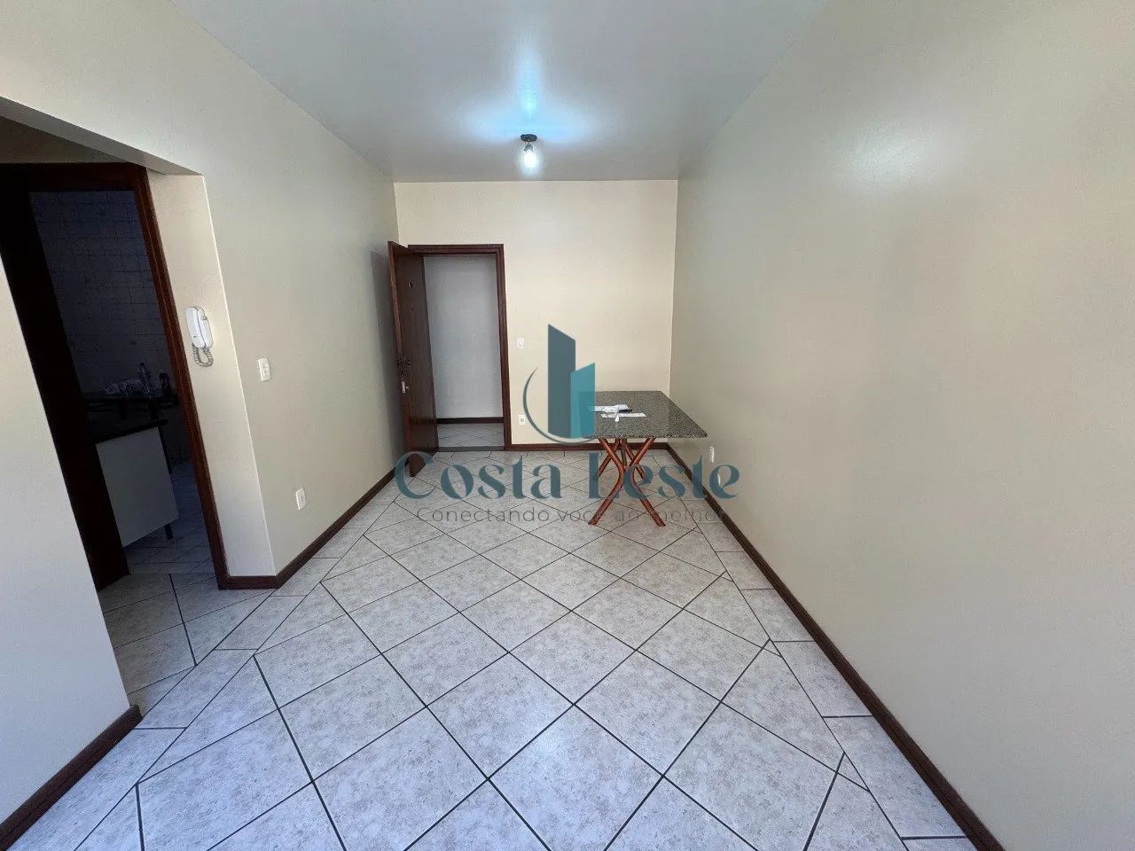 Apartamento com 2 dormitórios e vaga coberta no Estreito