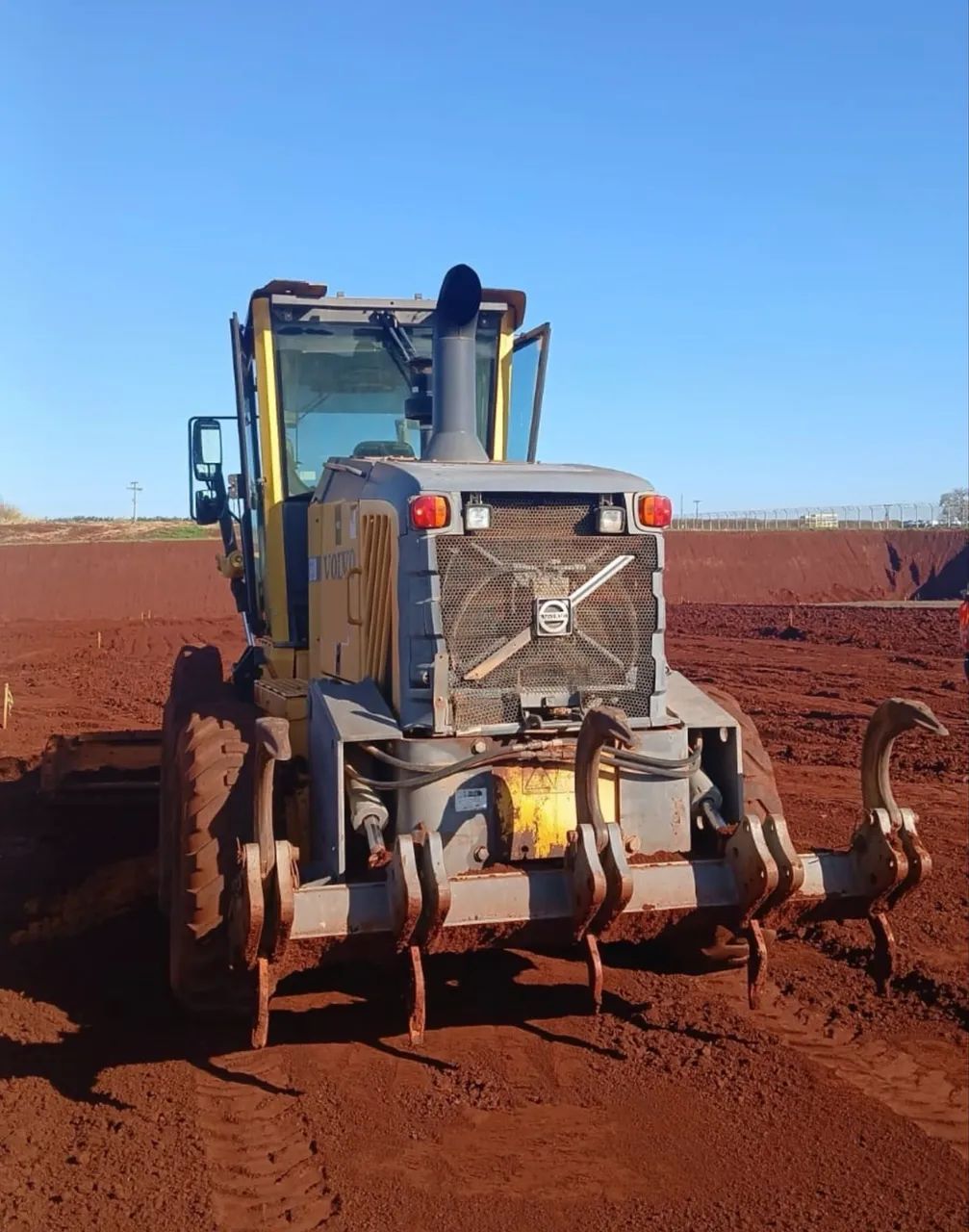 Motoniveladora Volvo G930 ano 2015, com 5.000 horas originais, em SP - Foto 3