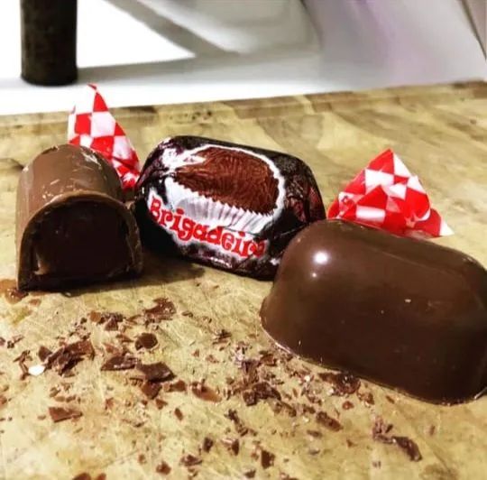TRUFAS E ALFAJOR