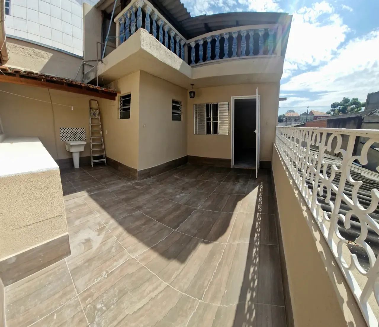 CASA DUPLEX REFORMADA COM 2 DORMITÓRIOS E QUINTAL  REGIÃO DA SABARÁ e INTERLAGOS