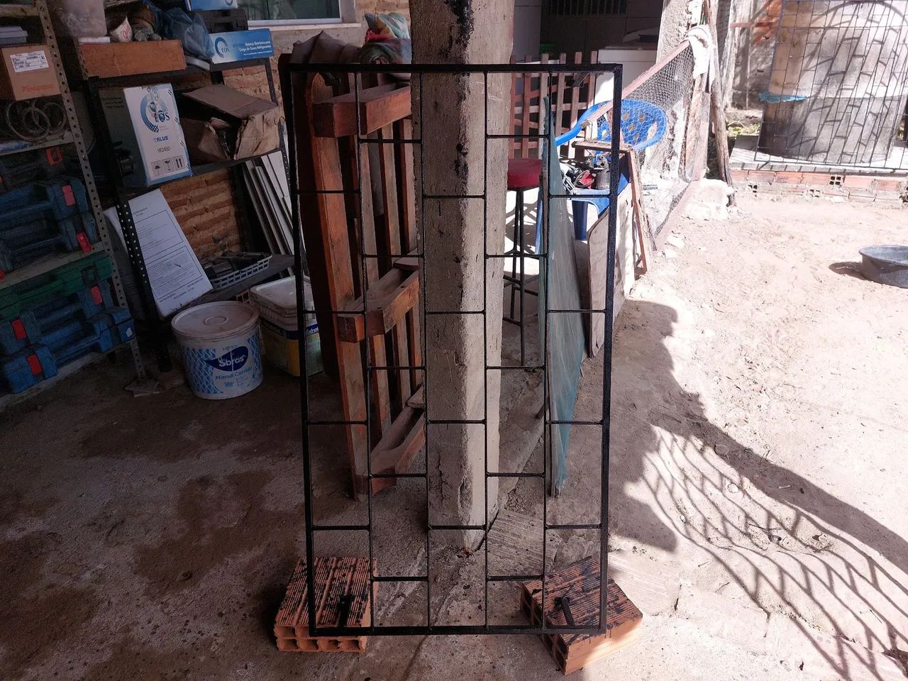 Grades de ferro64985842634753123