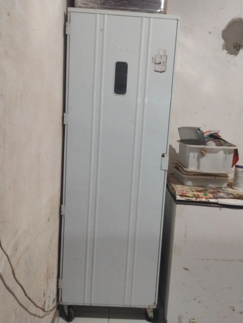 Vendo armário de padaria com telas