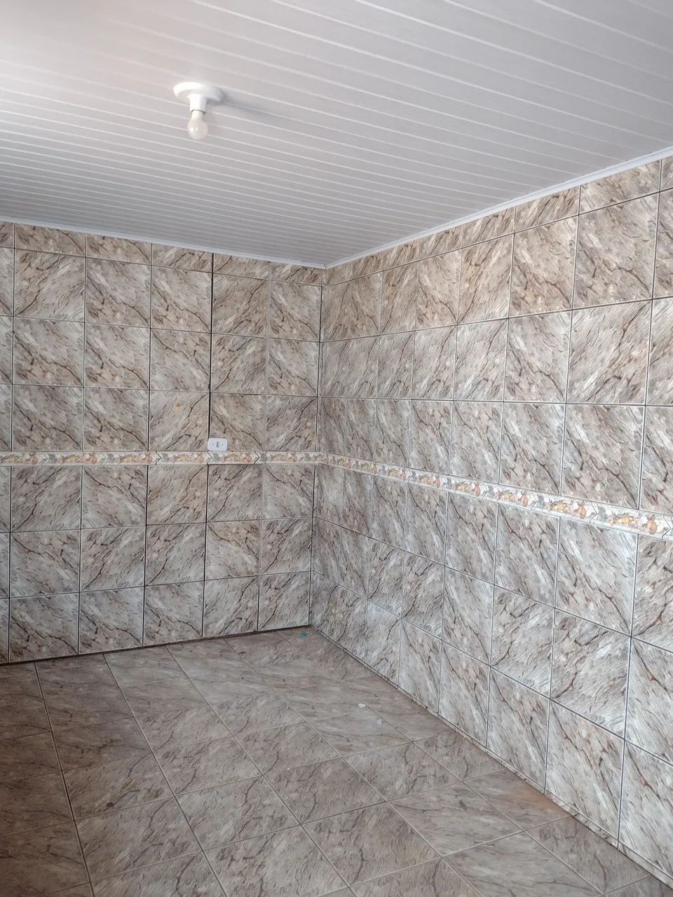 Aluguel casa 2 quartos, sozinha lote 