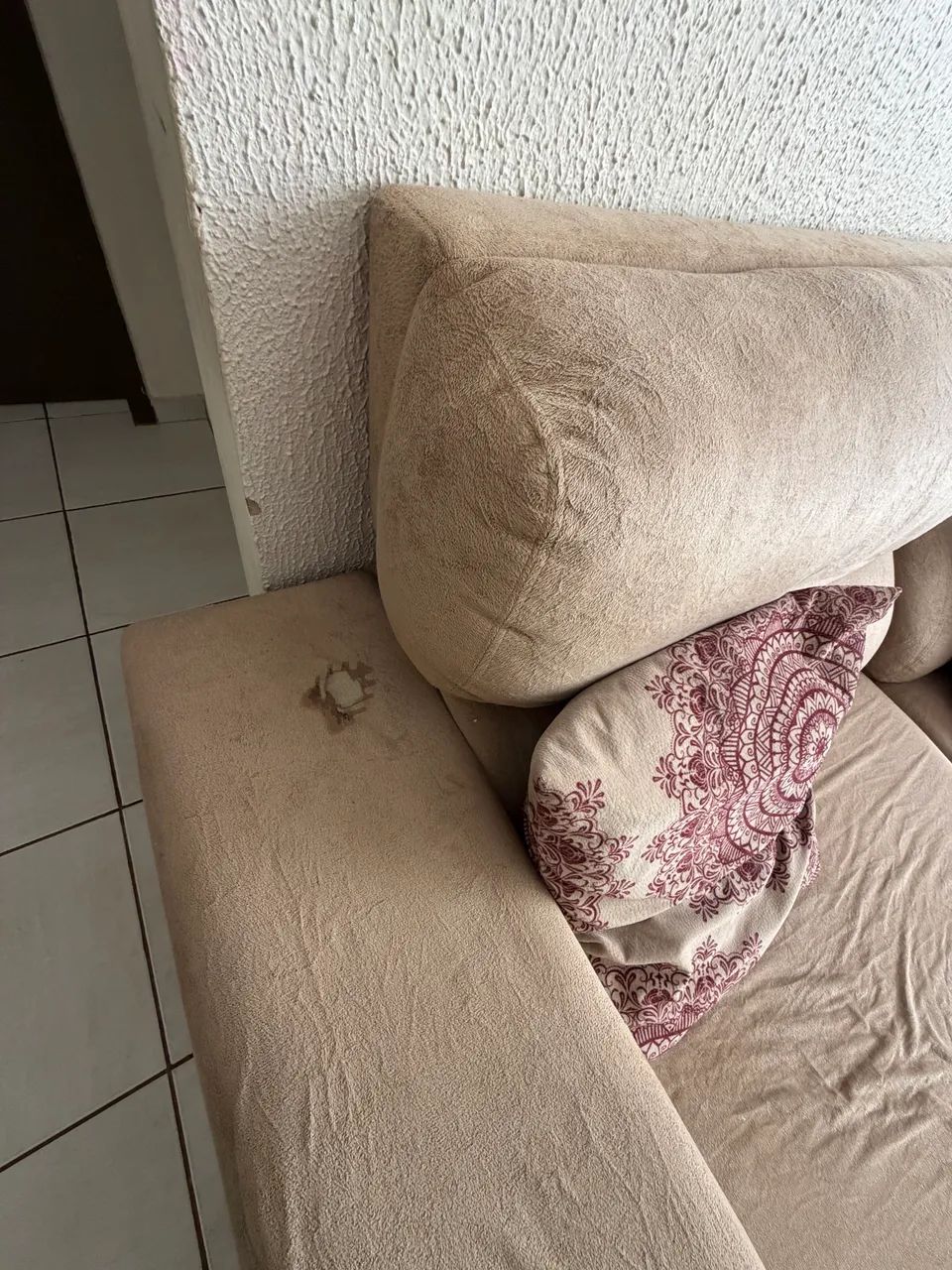 Vendo sofá, mesa de jantar e armário de escritório - Foto 3
