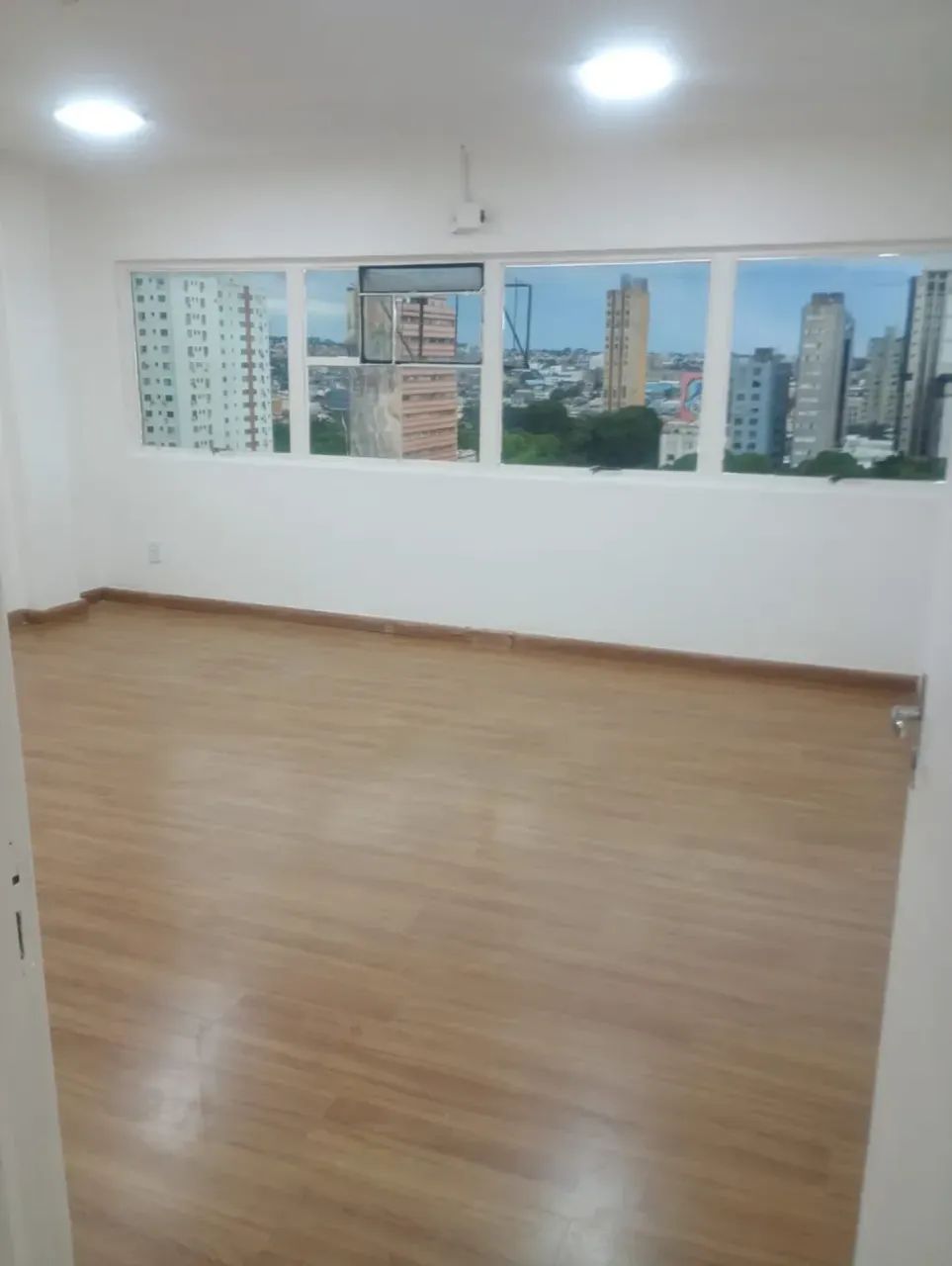 Escritório comercial com duas salas e um banheiro, em condomínio de escritório - Foto 5