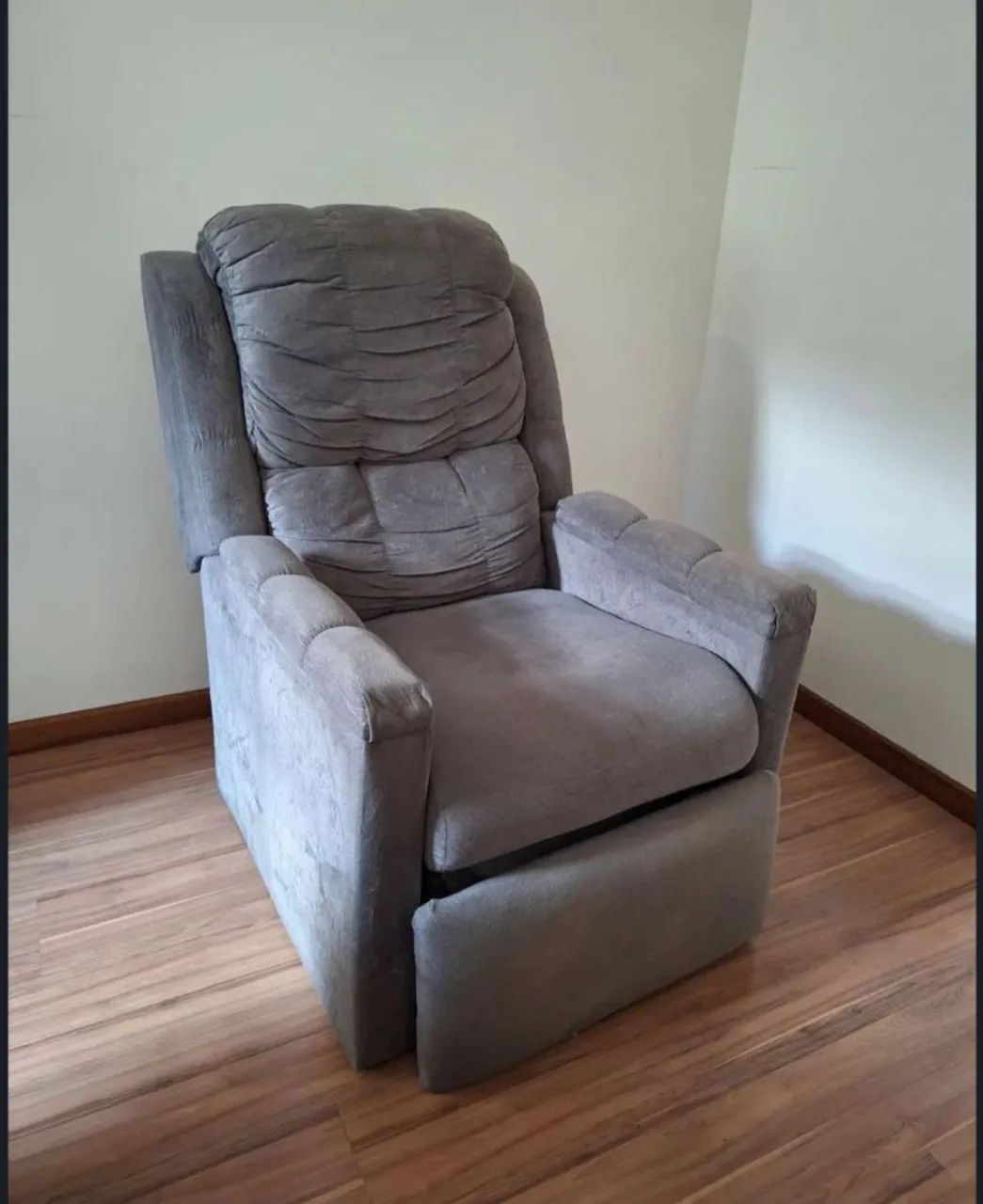   Poltrona reclinável 