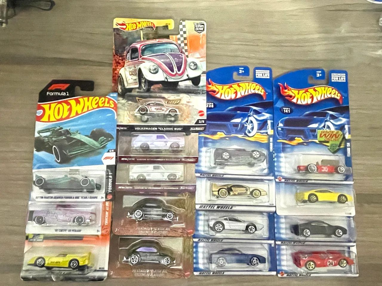 Hot wheels lote LEIA COM ATENÇÃO 