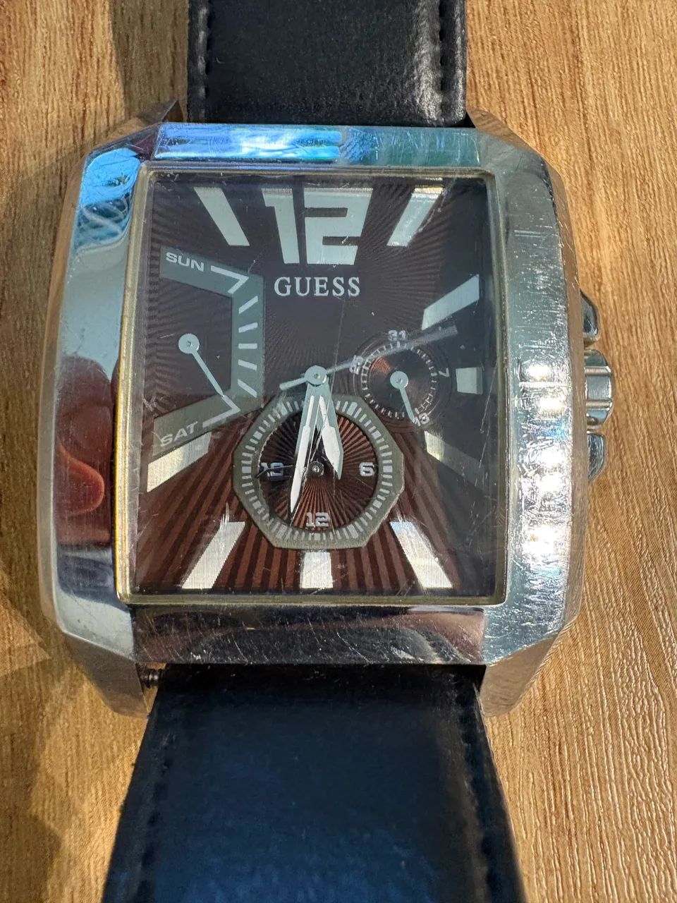 Relogio guess quadrado