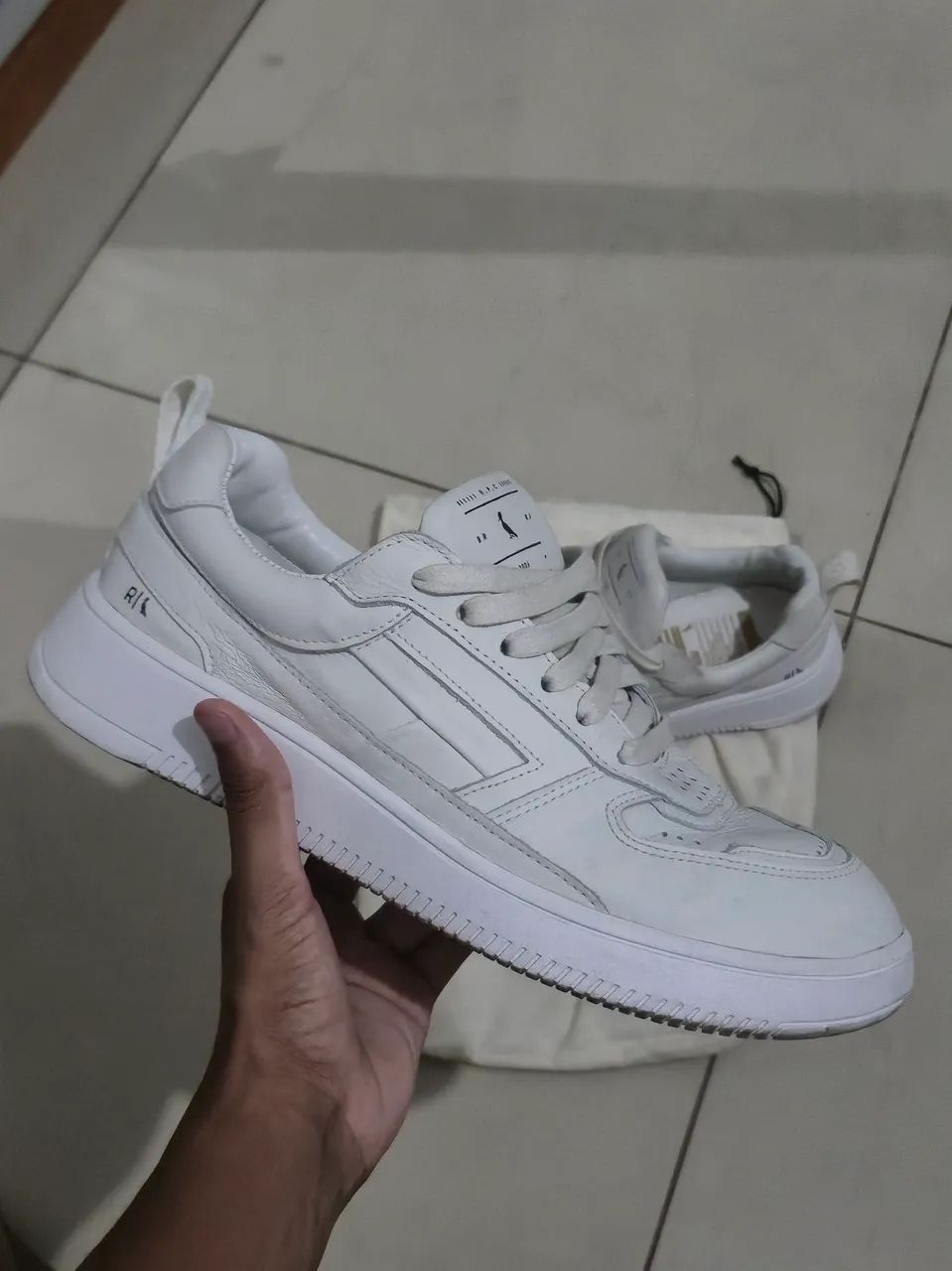 Tenis reserva hero