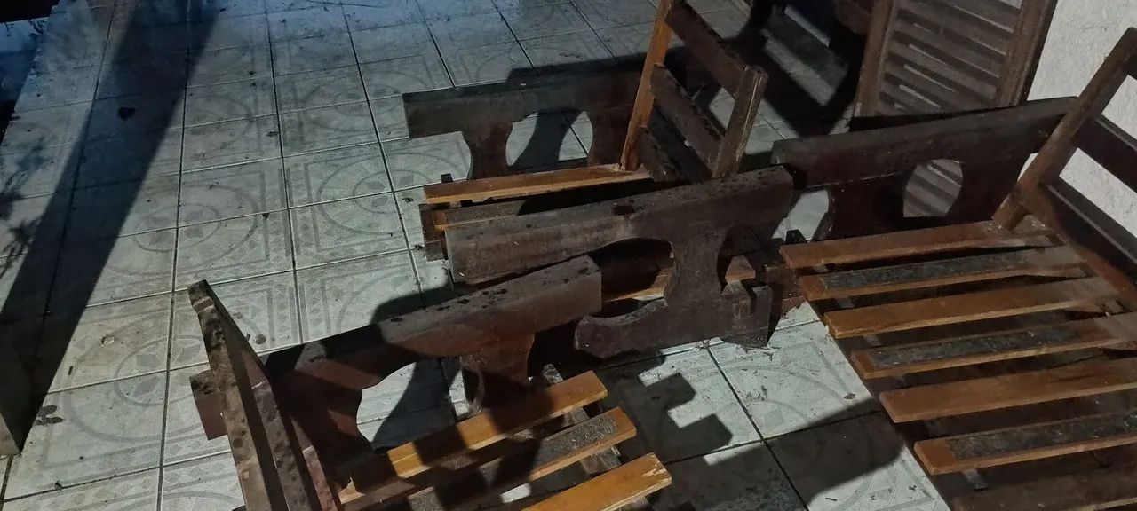 Jogo sofá 3 lugares e poltronas em madeira de lei - Foto 3