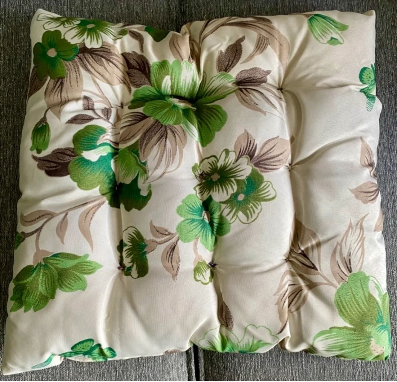 3 almofadas e 2 futons  - Foto 4