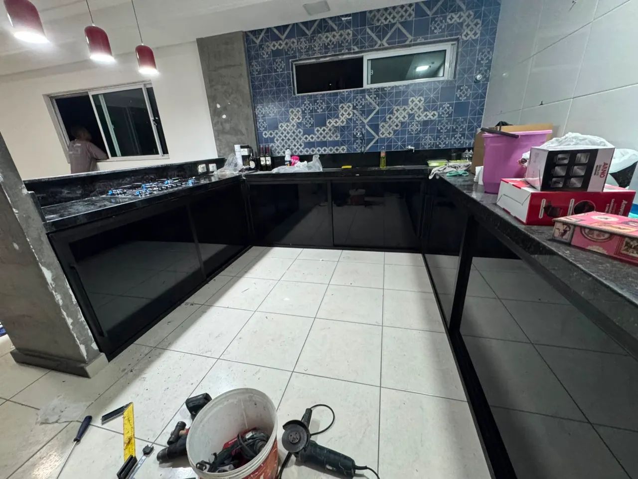Bancada de cozinha em alumínio e vidro  - Foto 3