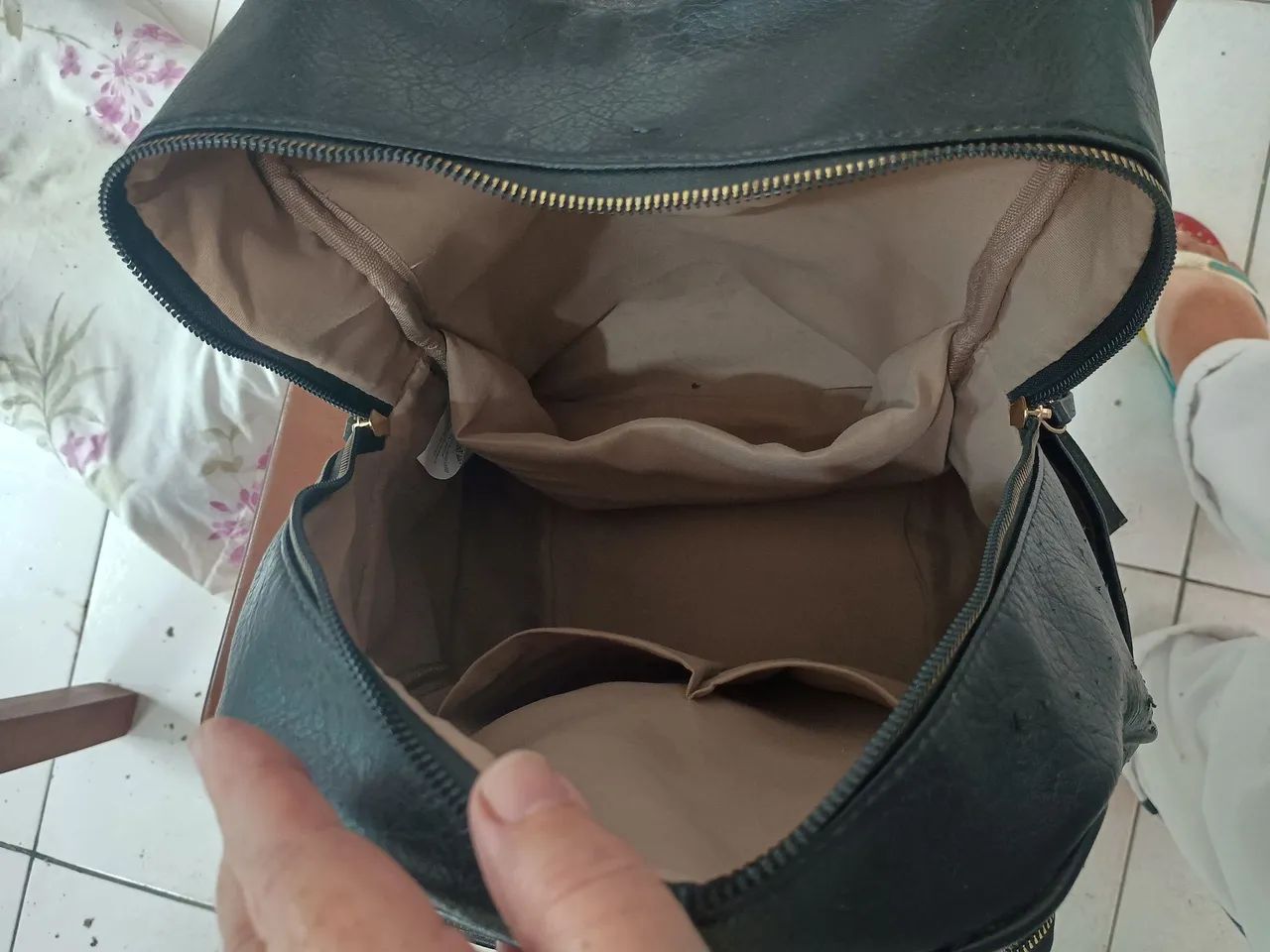Mochila Preta de Couro  - Foto 5