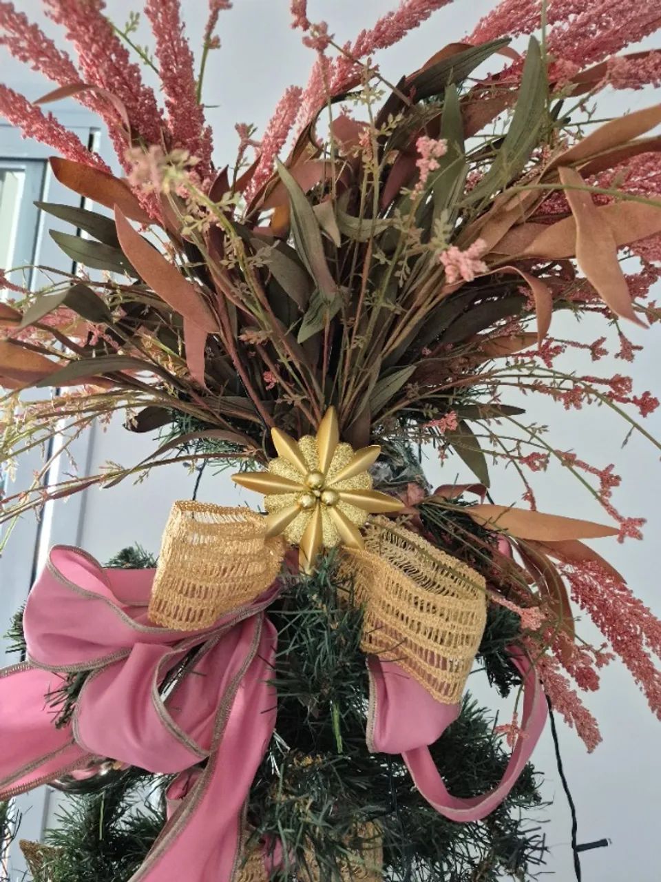 Árvore de Natal decorada  - Foto 2