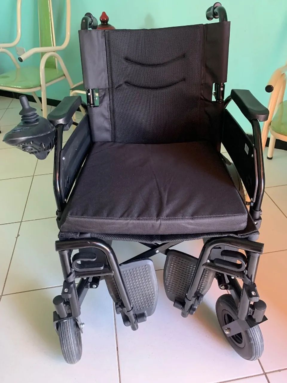 Cadeira de roda motorizada - Foto 2