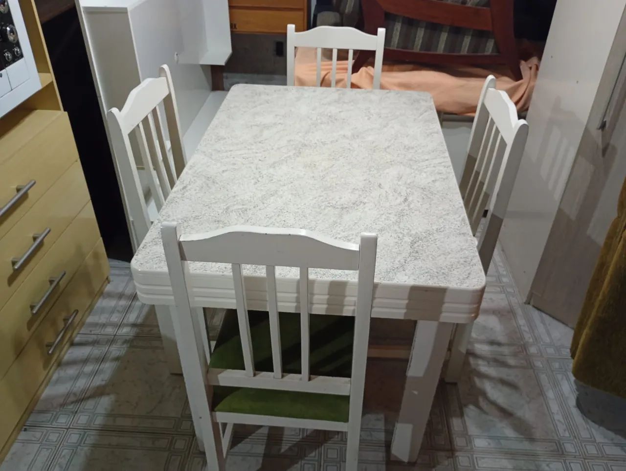 Conjunto de mesa com 4 cadeiras, em Excelente Estado! - Foto 2