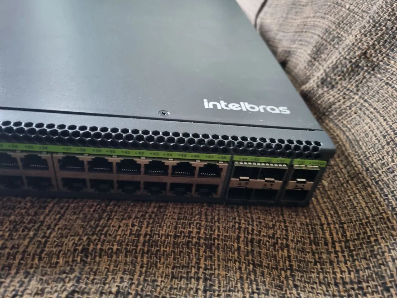 Switch Intelbras Layer 3 48 Portas 4 Portas SFP - Foto 4