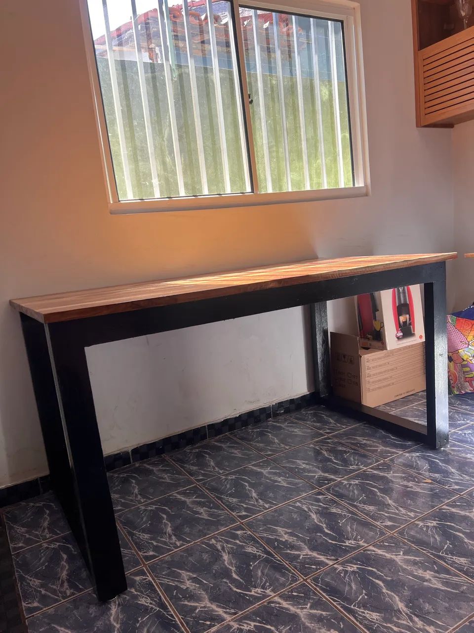 Mesa de 1.50mx80cm pés de madeira  - Foto 3