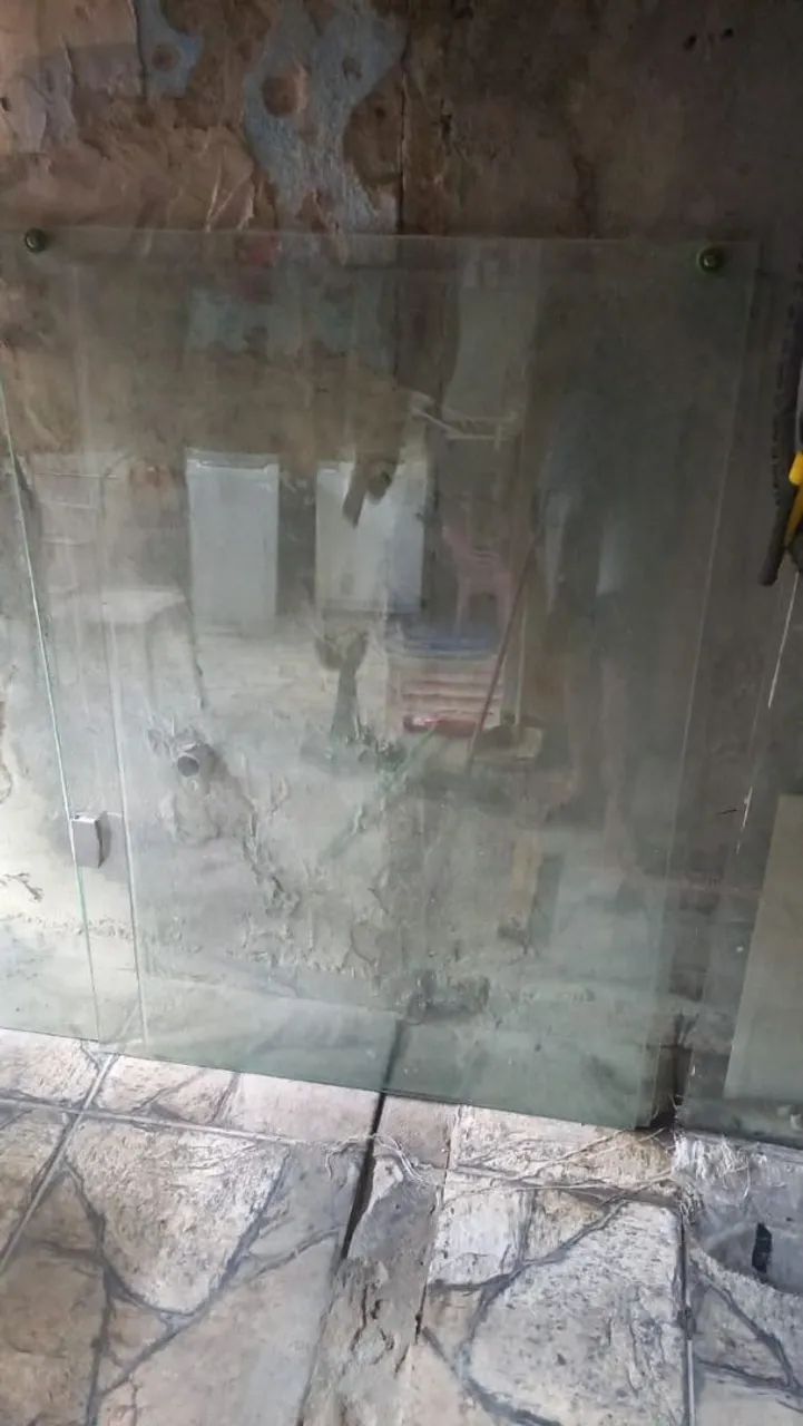 PORTA DE VIDRO E JANELA COMPLETA E CUBOS DE VIDRO  