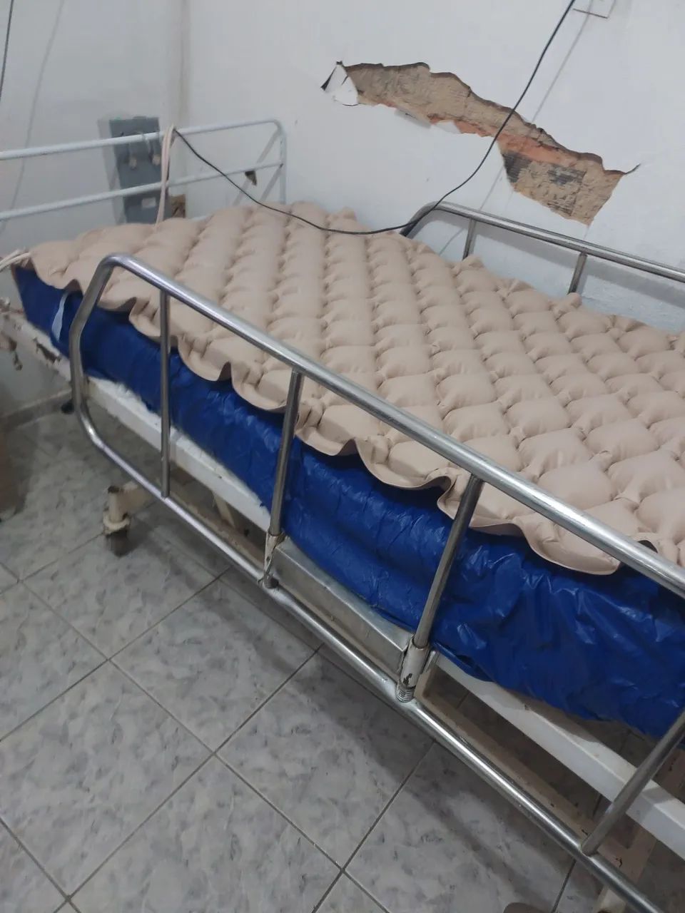 Cama hospitalar com colcaoortopetico completa