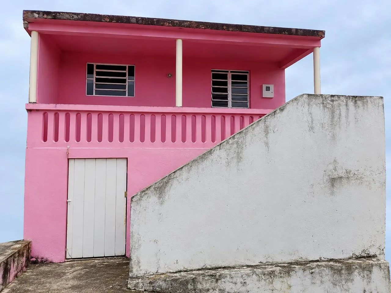 Vende-se casa * 