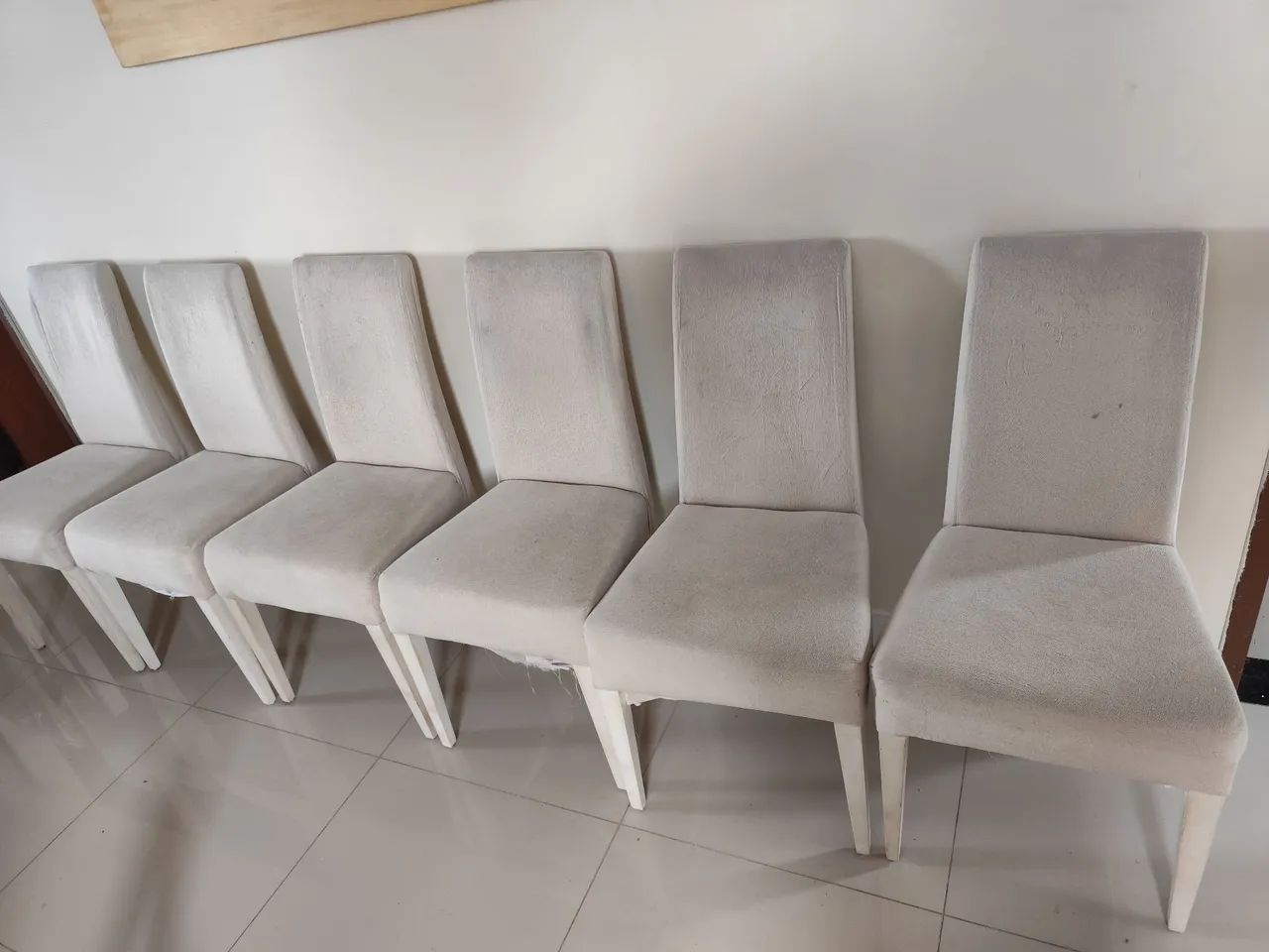 Vendo 06 Cadeiras para mesa de jantar c/capas