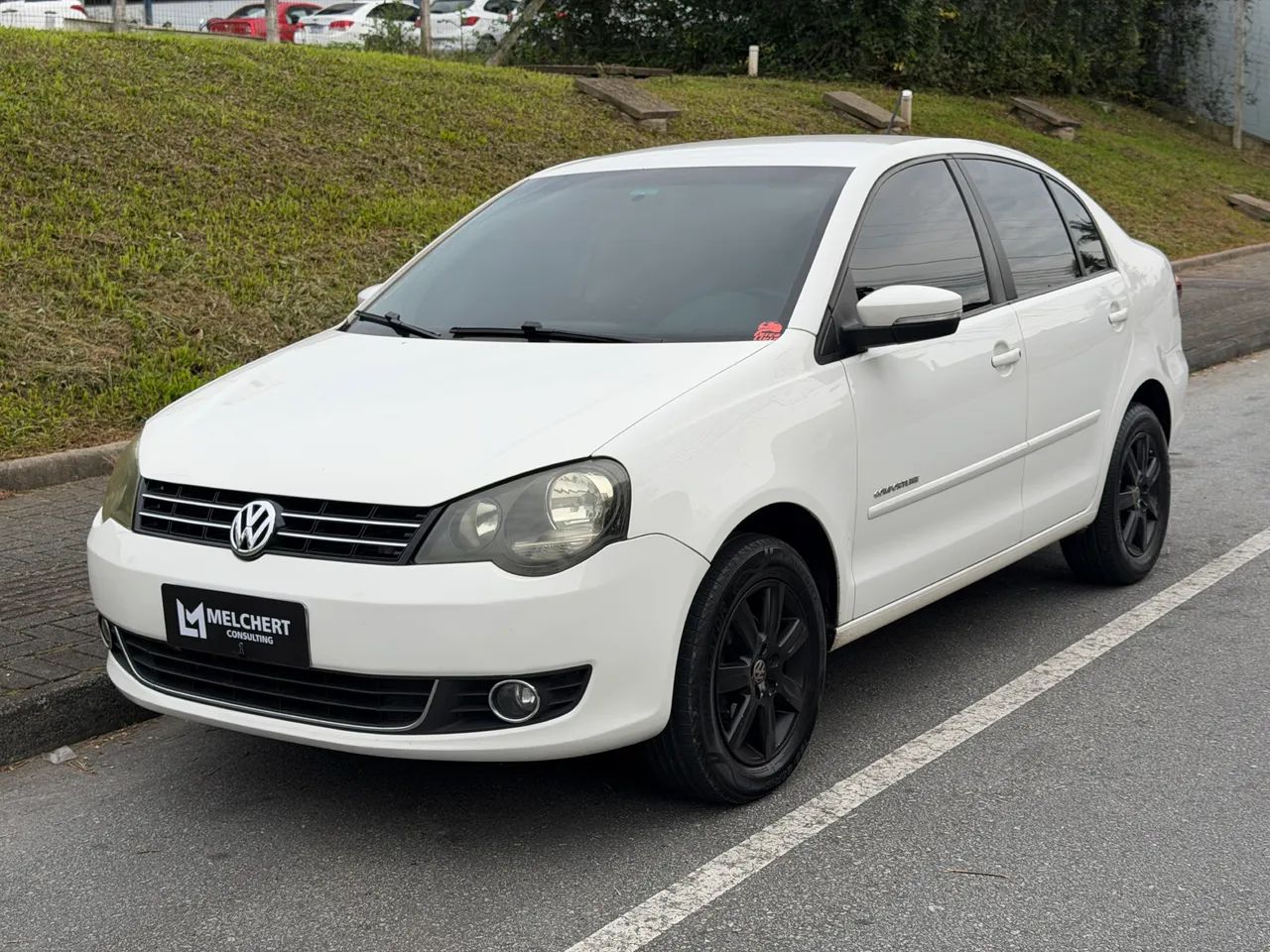Volkswagen Polo Polo Sed. COMFORT. 1.6 Mi Tot. Flex 8v 2013