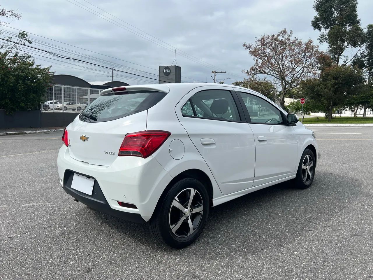 Chevrolet Onix Hatch LTZ 1.4 8V Flex Mec. 4P 2019 - Foto 4