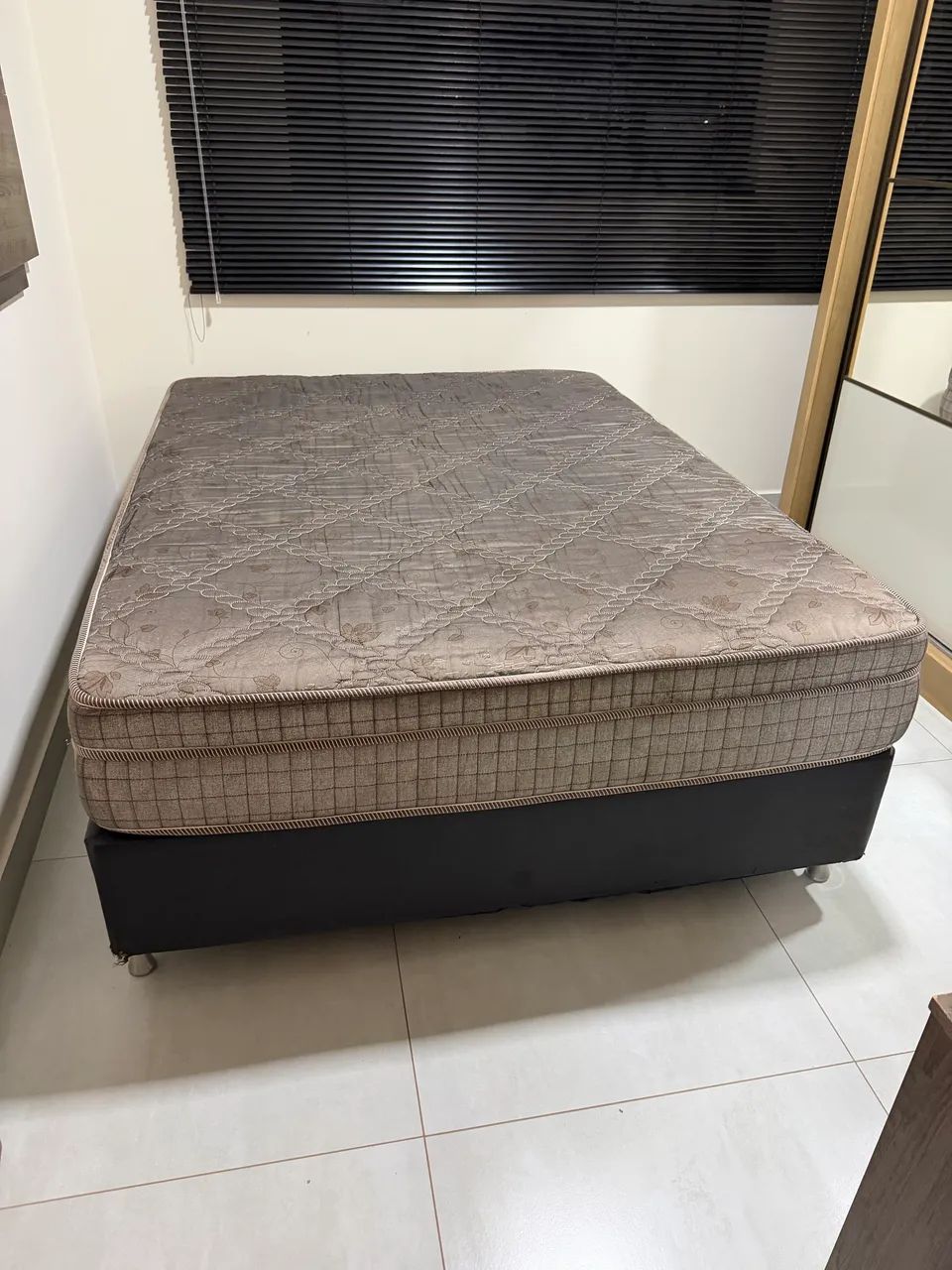 Cama de casal com colchão mola prorelax