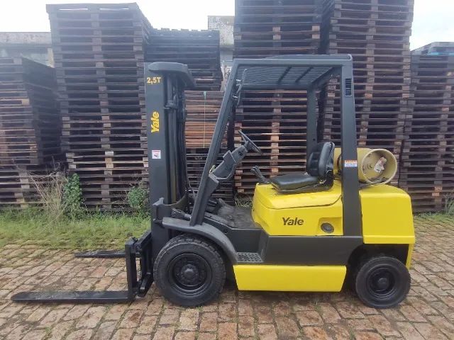 Empilhadeira Yale 2,5T * Automática com deslocador * 2001