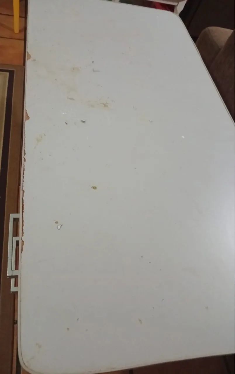 Escrivaninha com marcas de uso - Foto 5