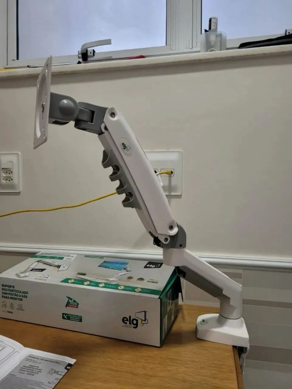 Suporte Articulado de Mesa com Pistão a Gás para Monitores de 17? a 35? Branco - FW80 ELG - Foto 3