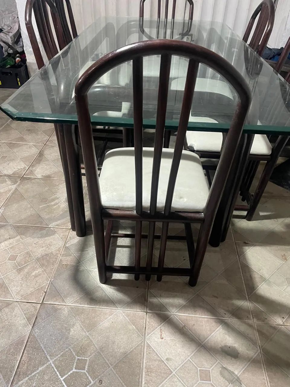 Mesa de vidro com pés de madeira   - Foto 2