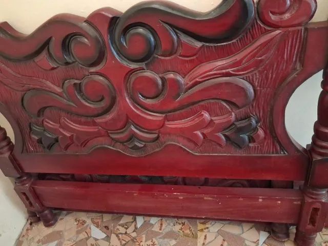 CAMA DE MADEIRA NOBRE