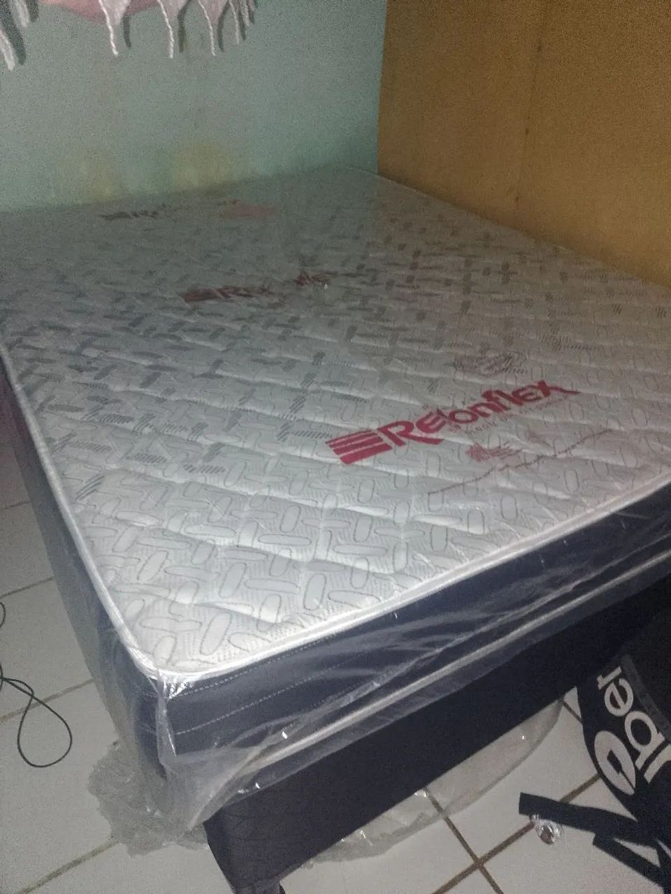 Cama nova de casal no plástico 