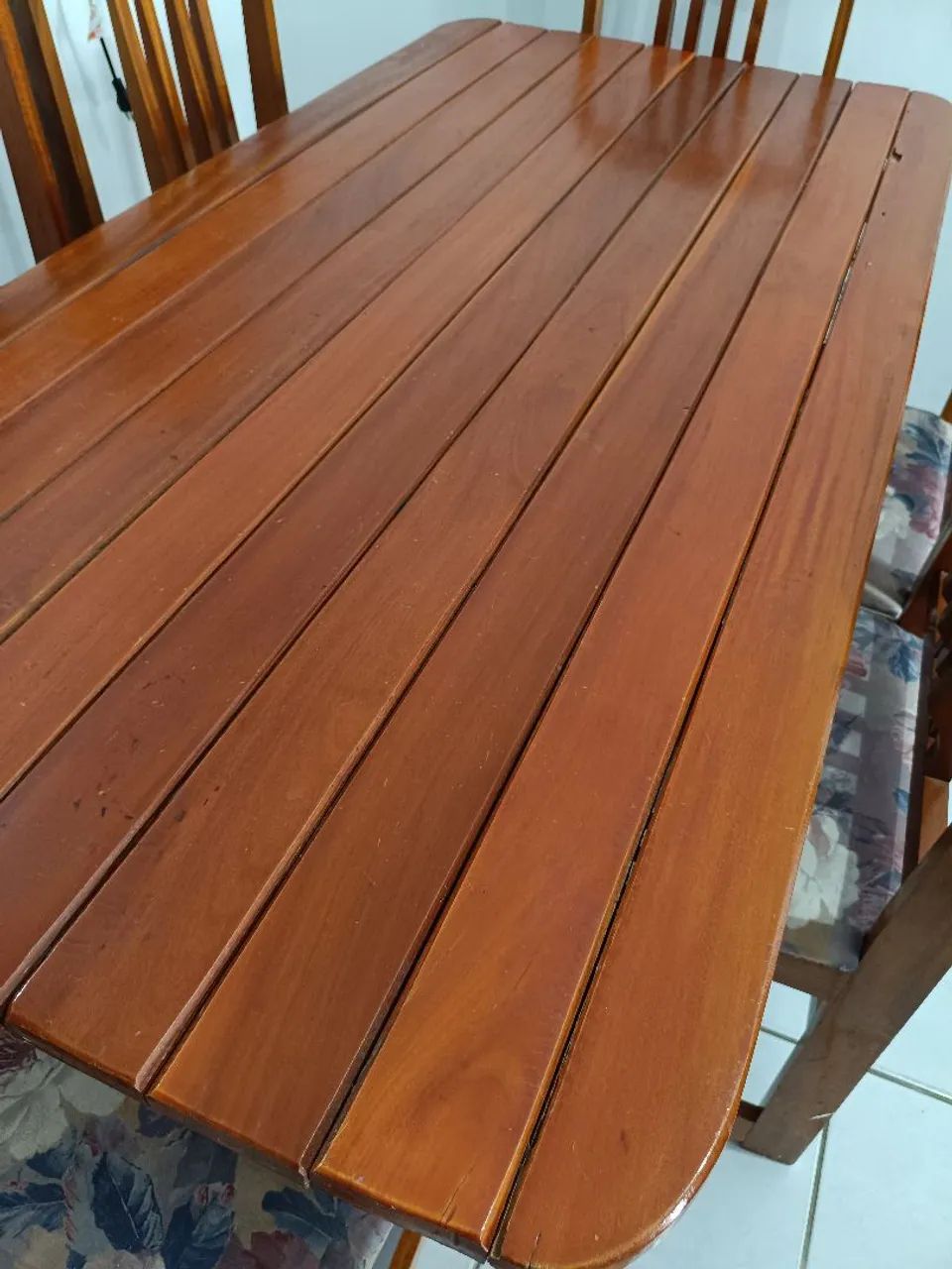 MESA DE MADEIRA COM 6 CADEIRAS - Foto 4