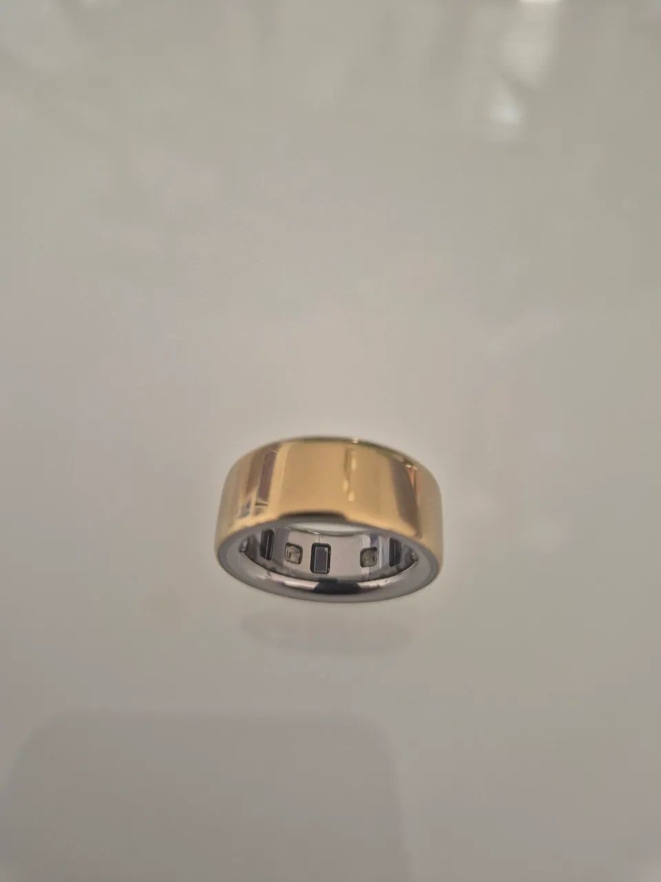 Oura Ring 4 Gold Tamanho 5 - Foto 3