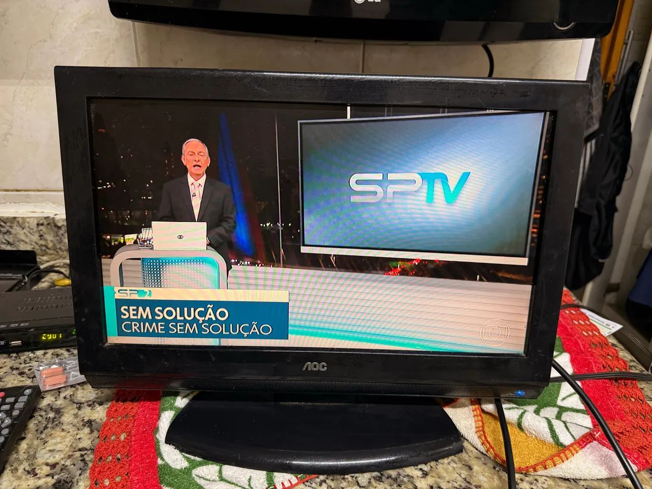 TV AOC LCD 19 polegadas  com HDMI VGA AV Funcionando Perfeitamente