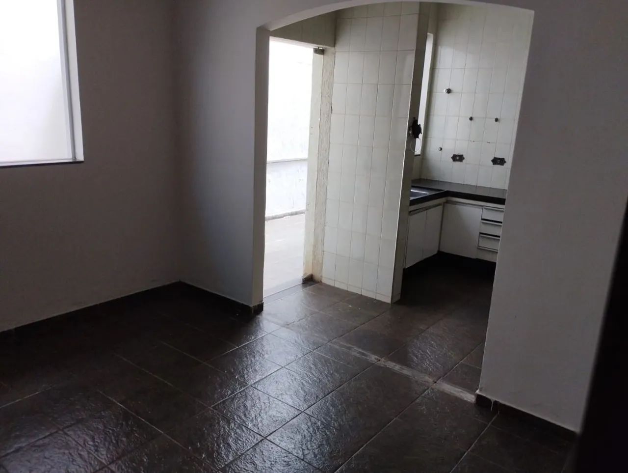 Casa comercial com habite-se sendo com 8 dormitórios, 311 m² - Foto 4