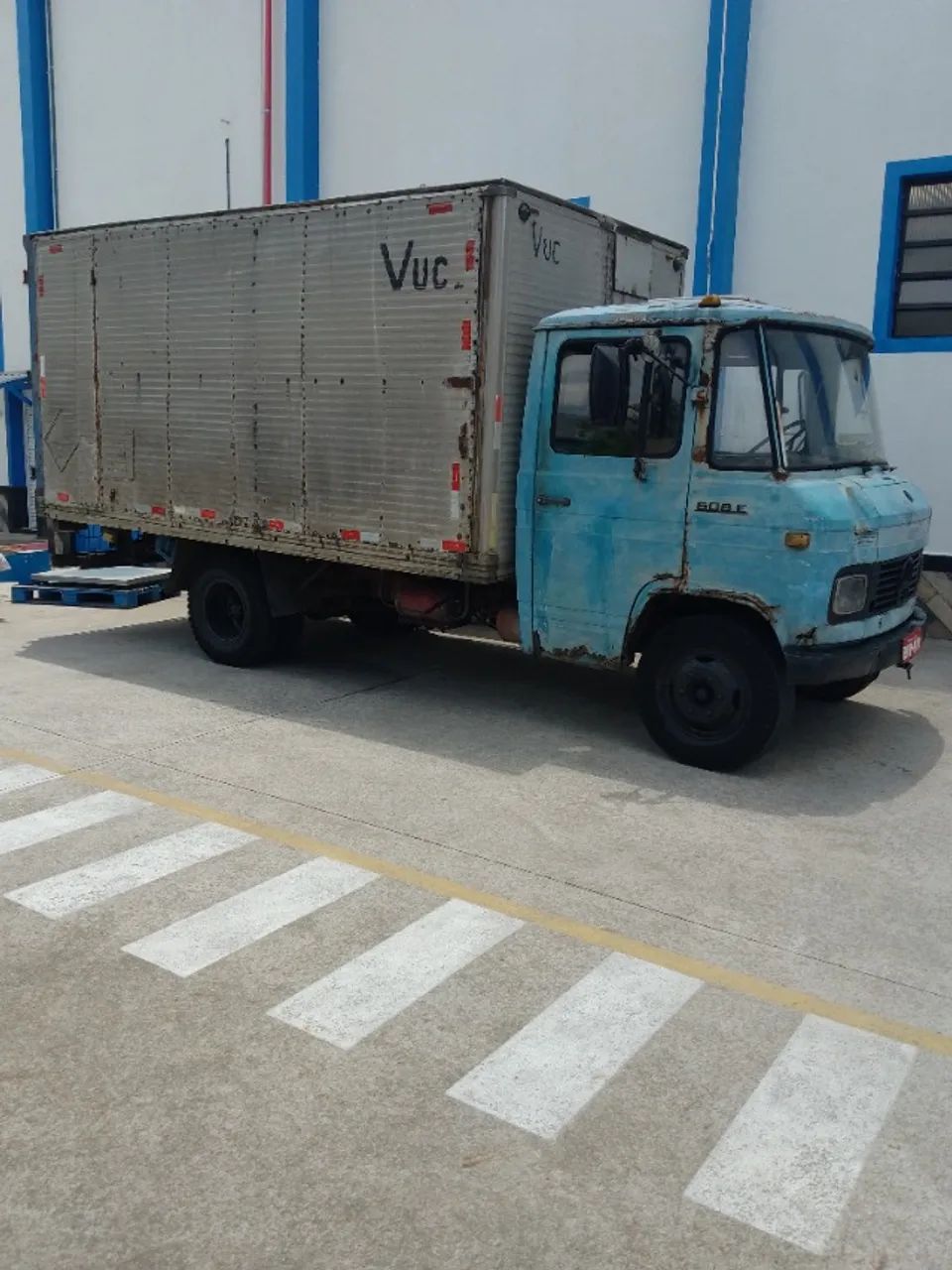 Vendo 608 e bau no estado documentado e funcionando - Foto 4