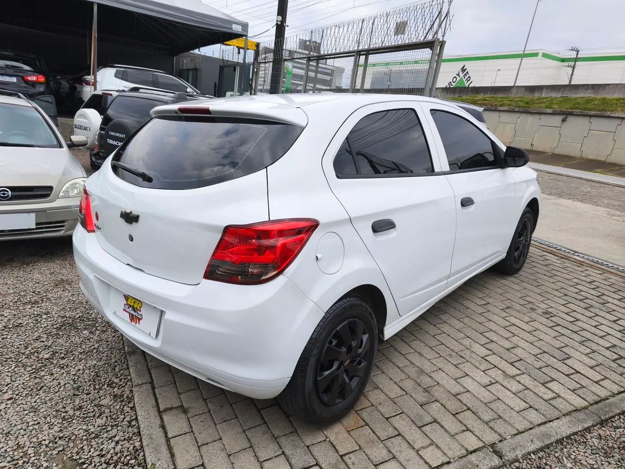 Chevrolet Onix JOY HATCH 1.0 8V FLEX MEC. 4P 2018 - Foto 4