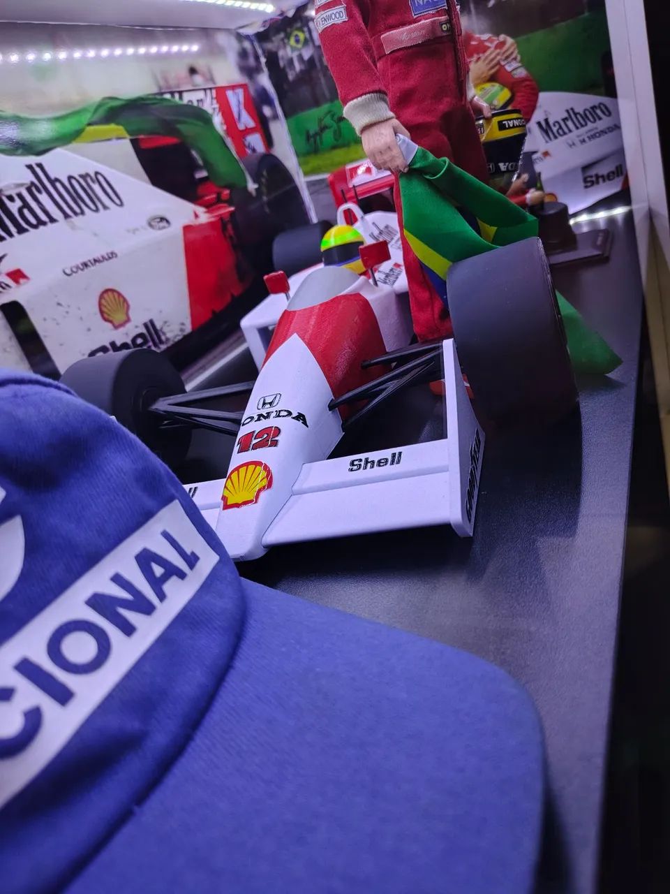 MCLAREN DO AYRTON SENNA MP 4X4 55cmX28cm  - Foto 3
