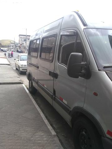 Vendo uma van Reno Master ano 2005 doc ok muito boa mesmo